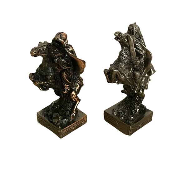 Design Toscano Mystical Legends Chess Set Silver Copper - Picture 8 of 16